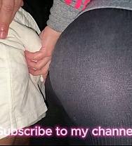 Una Chica Con Un Gran Trasero Agarra El Pene De Un Desconocido En La Tienda. - PelisXXX.me