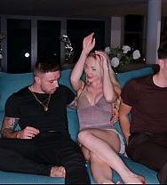 Una Noche Salvaje Con Amigos Se Descontroló Por Completo: Sexteto Interracial Con Yasmina Khan, Angie Lynx Y Catherine Knight. - PelisXXX.me