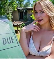 Vip4k. Una Rubia Sexy Con Grandes Pechos Sabe Cómo Resolver El Problema De Las Deudas Vencidas. - PelisXXX.me