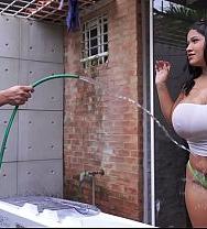 Hijastra Empapada: El Juego De La Camiseta Mojada Se Convierte En Una Follada Tabú. - PelisXXX.me