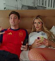 ¡inglaterra Contra España! ¿quién Ganará? Jimmy La Mete Recibe Cabezazos Sin Parar Por Cada Gol. - PelisXXX.me
