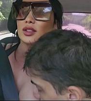 Una Conductora De Transporte Compartido Muy Promiscua Me Chupó La Polla En El Coche. - PelisXXX.me